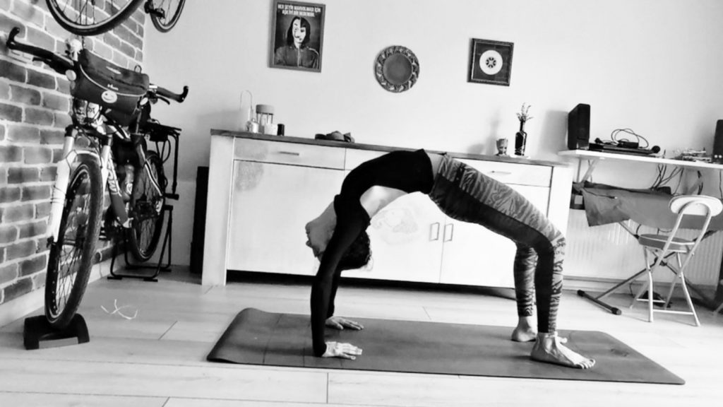 yoga-health-curlyogi