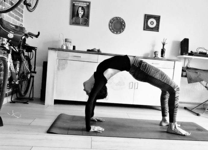 yoga-health-curlyogi